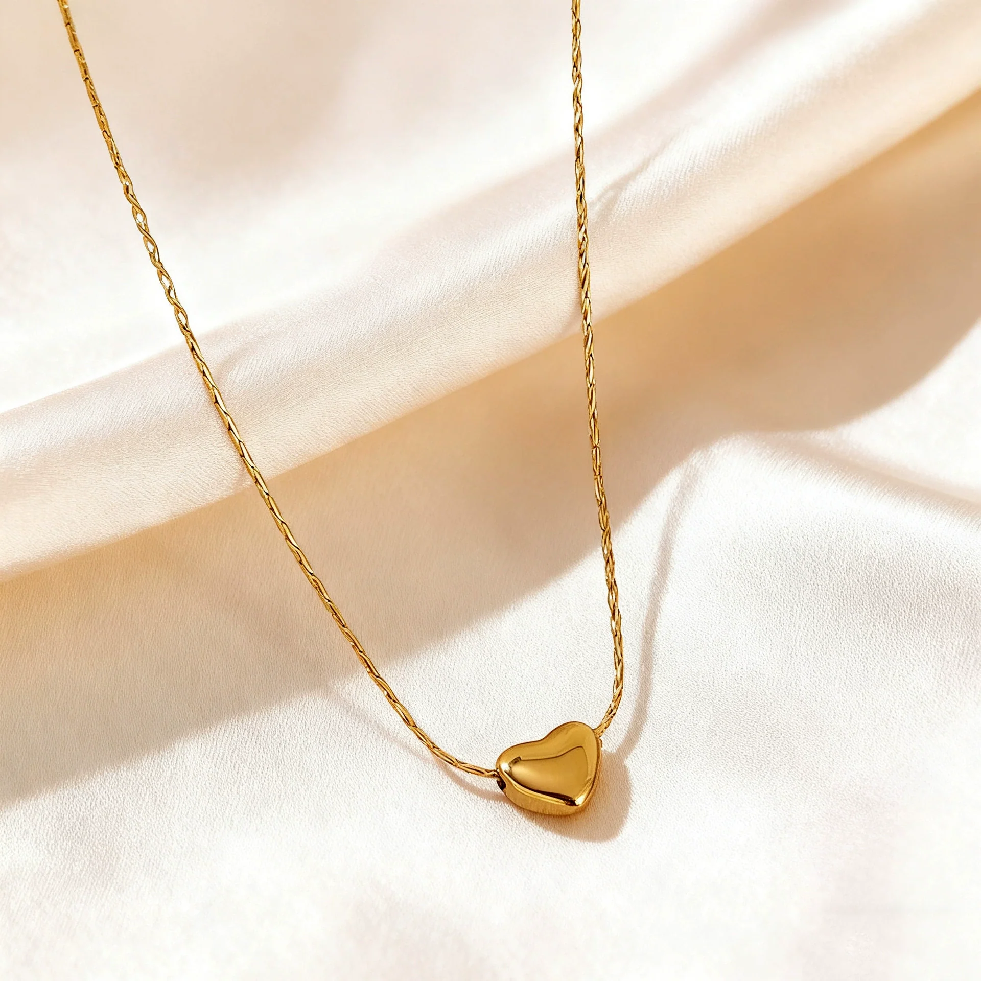 Wholesale Women's Light Luxury 18K Gold Electroplated Heart Shape Stainless Steel And Titanium Steel Pendant Clavicle Necklace - Image 5