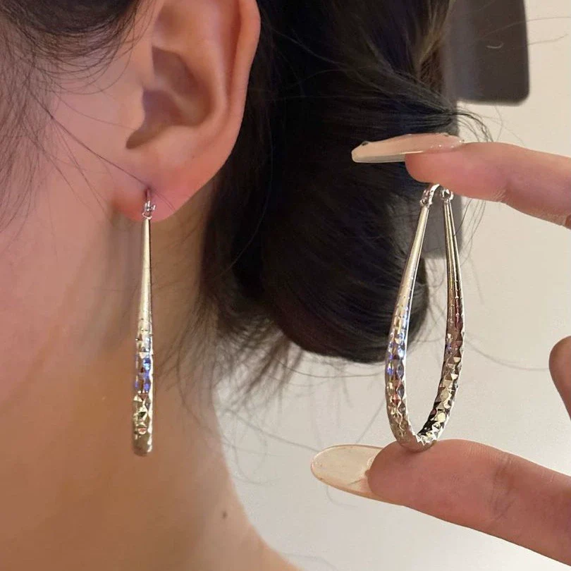 Wholesale Women's Light Luxury Alloy Drop Shape Electroplated Earrings - Image 2