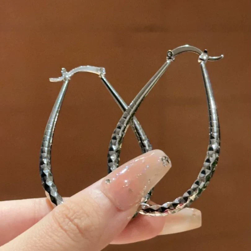 Wholesale Women's Light Luxury Alloy Drop Shape Electroplated Earrings - Image 5