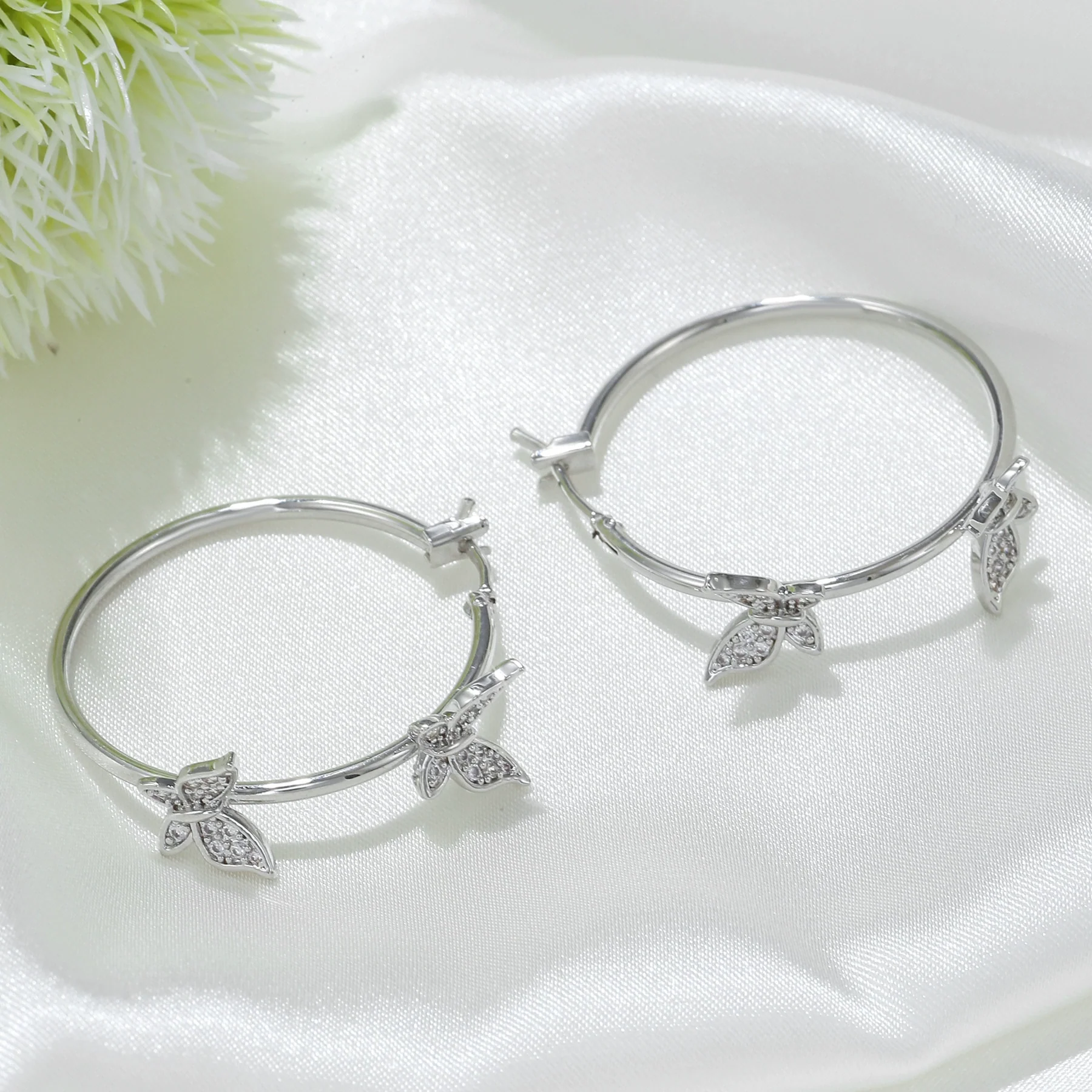 Wholesale Women's Light Luxury Copper Butterfly Earrings With Zircon - Image 3