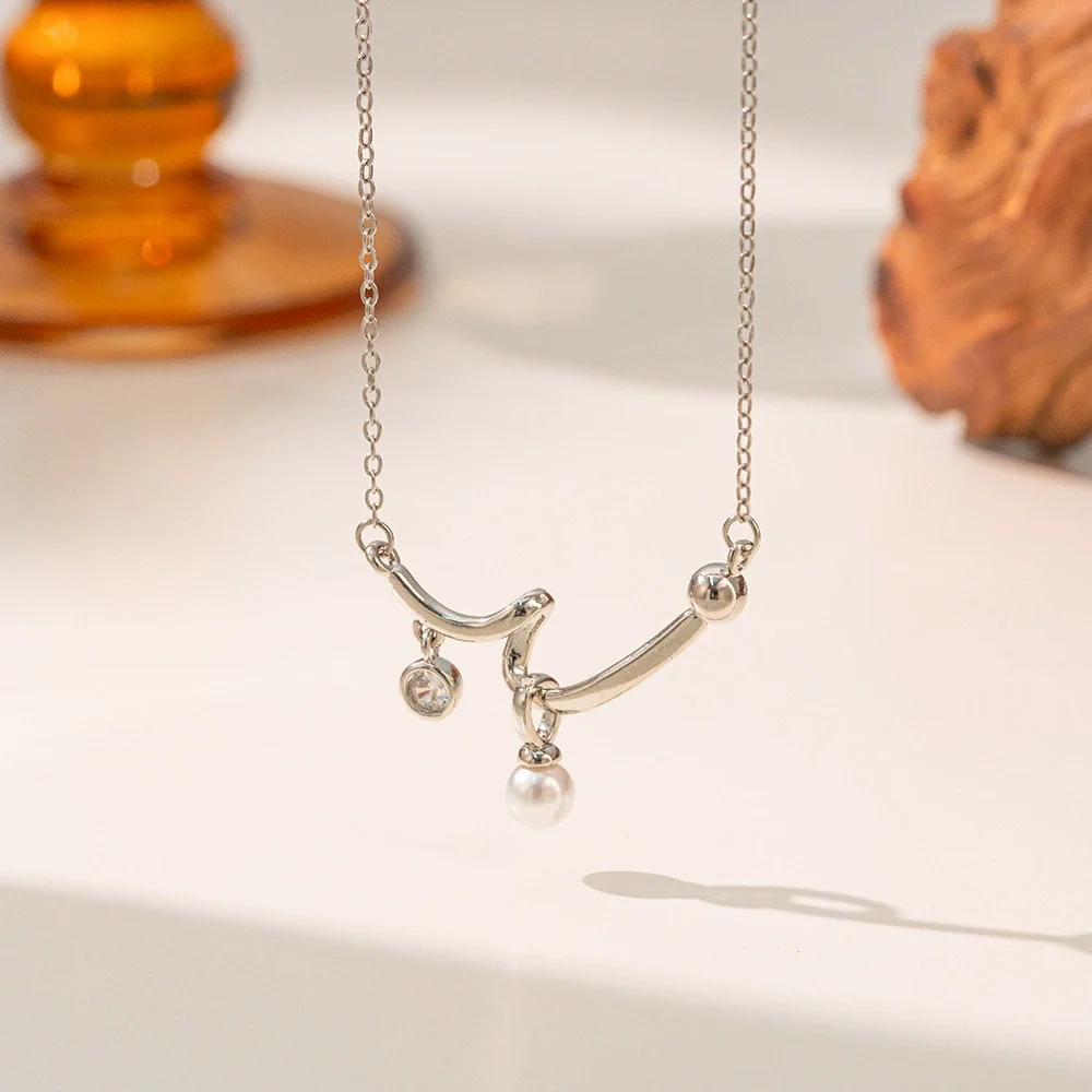 Wholesale Women's Light Luxury Curved Pearl Copper Electroplated O Word Chain Clavicle Necklace