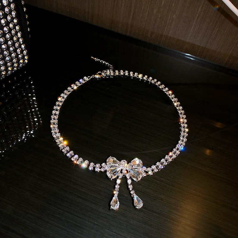 Wholesale Women's Light Luxury Diamond Set Copper And Titanium Steel Flower Pendant Necklace - Image 18