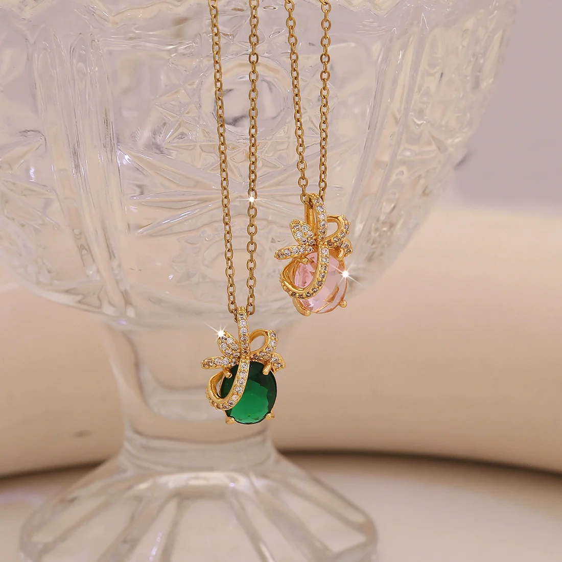 Wholesale Women's Light Luxury Electroplated Copper Flower Gourd Pendant Necklace With O Word Chain