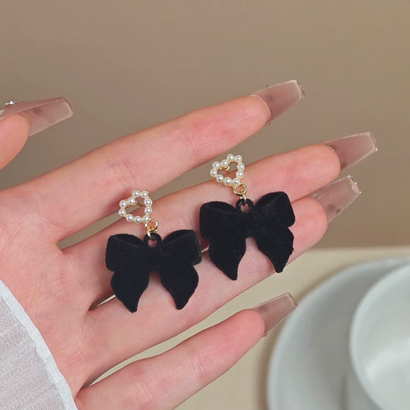 Wholesale Women's Light Luxury Flocking Bow And Heart Zinc Alloy Earrings With Electroplating Treatment - Image 4