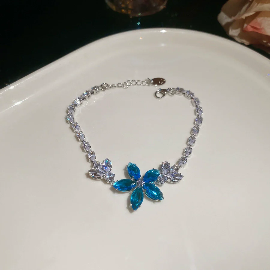 Wholesale Women's Light Luxury Geometric Copper Plastic Zircon Bracelet - Image 14