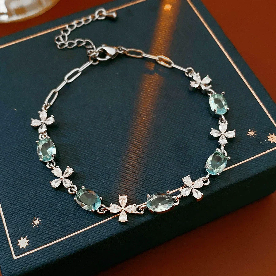 Wholesale Women's Light Luxury Geometric Copper Plastic Zircon Bracelet - Image 16