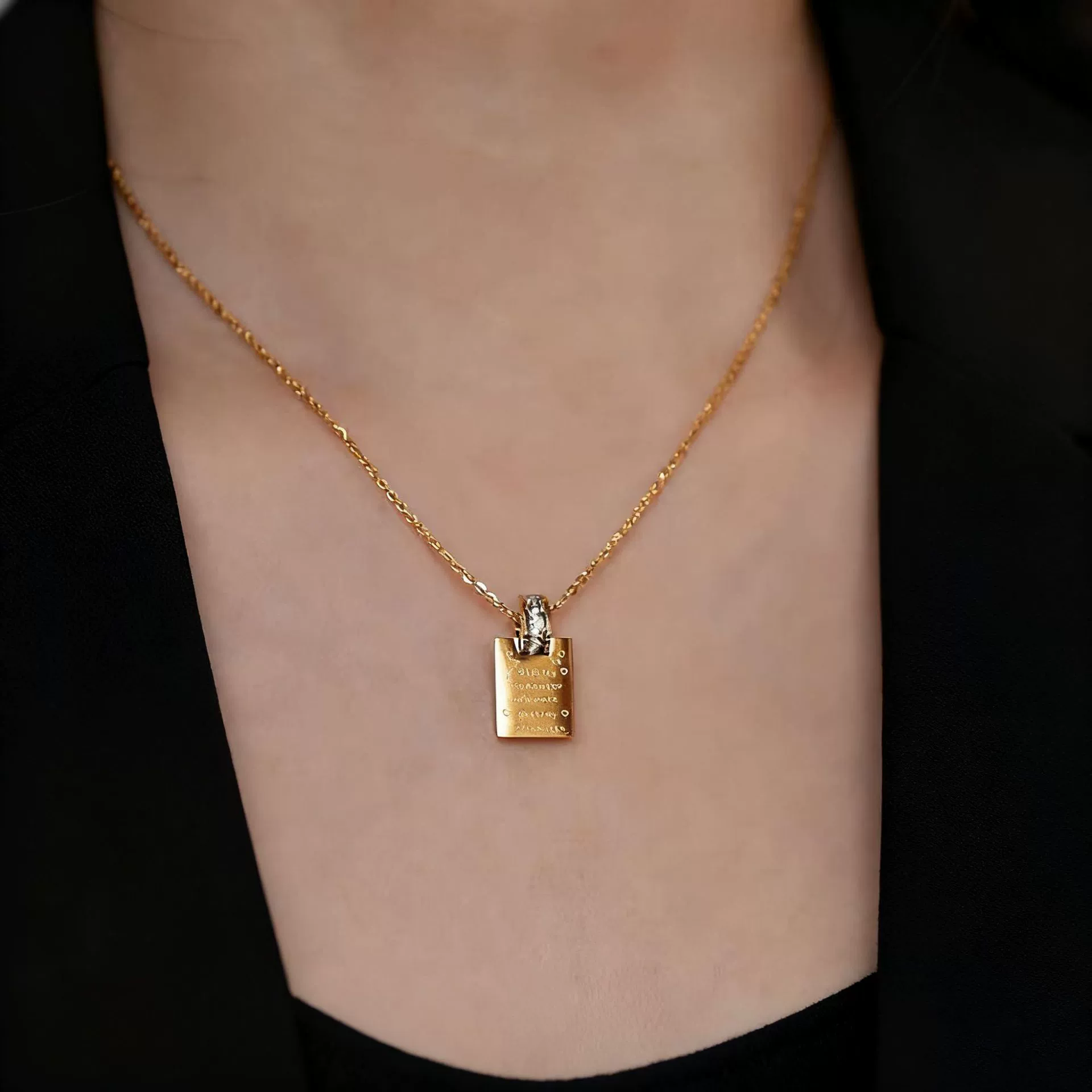 Wholesale Women's Light Luxury Geometric Design Electroplated Steel 18K Gold Clavicle Necklace