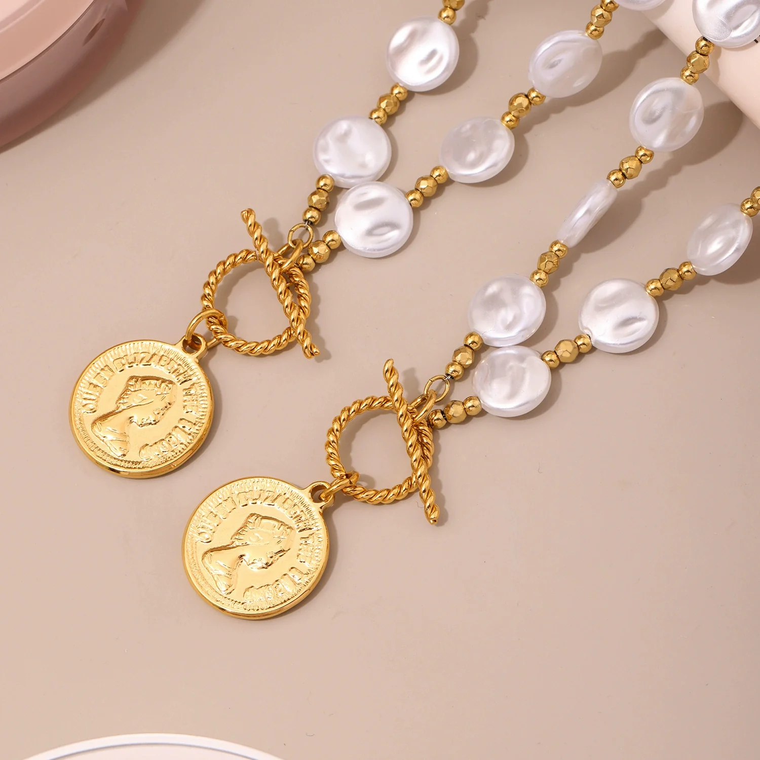 Wholesale Women's Light Luxury Geometric Ferris Wheel And Elizabeth Portrait Coin Pendant Necklace With Shell Beads And Titanium Steel Electroplated - Image 4
