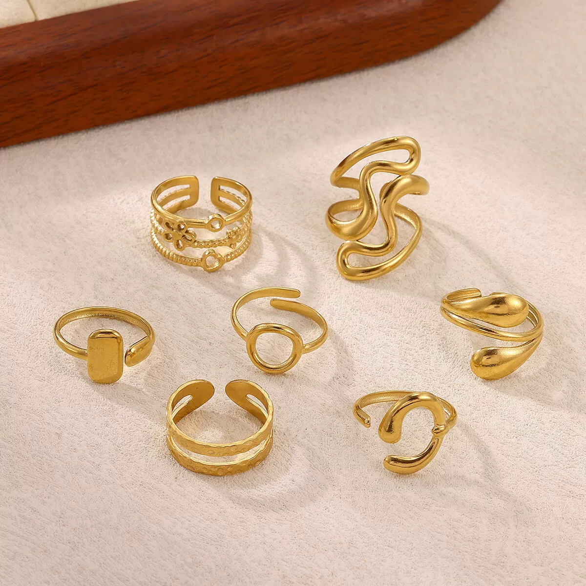 Wholesale Women's Light Luxury Geometric Fruit Inlaid With Gold Stainless Steel Titanium Steel Ring Accessories - Image 3