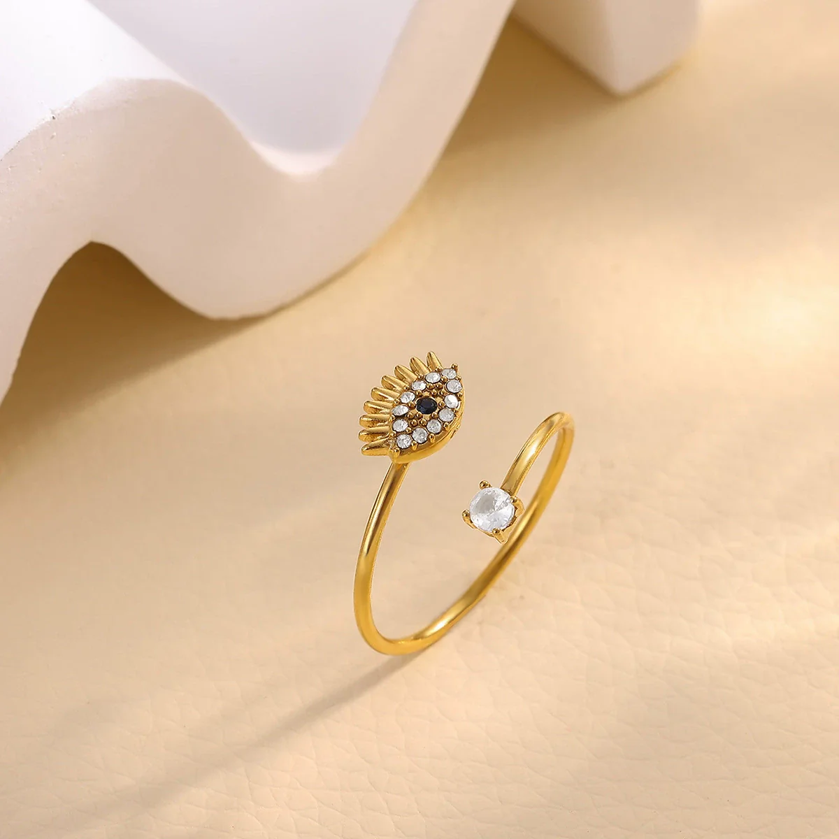 Wholesale Women's Light Luxury Geometric Fruit Shaped 18K Gold Inlaid Fashion Ring - Image 3