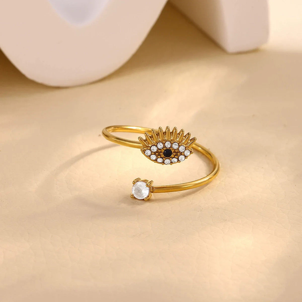 Wholesale Women's Light Luxury Geometric Fruit Shaped 18K Gold Inlaid Fashion Ring - Image 4