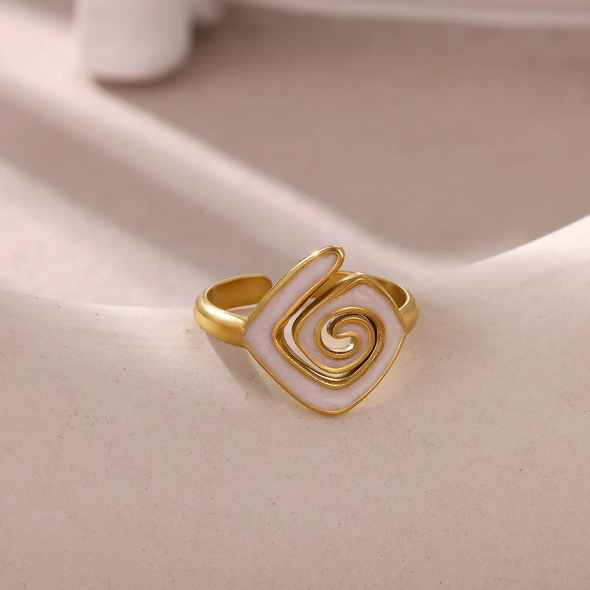 Wholesale Women's Light Luxury Geometric Fruitshaped Inlaid With Gold Stainless Steel Zircon Imitation Pearl Ring Accessories - Image 3