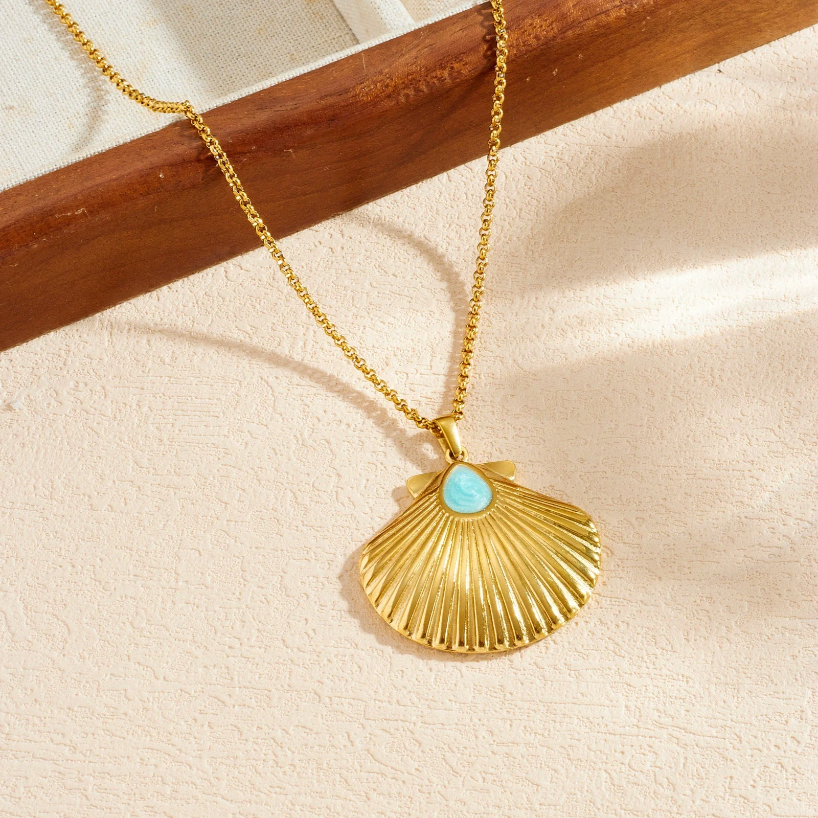 Wholesale Women's Light Luxury Geometric Gold Plated Stainless Steel Box Chain Necklace Pendant - Image 3