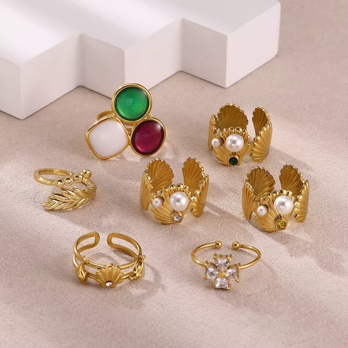 Wholesale Women's Light Luxury Geometric Goldinlaid Ring With Shell Imitation Pearl Fourleaf Clover Heart And Fruit Shapes