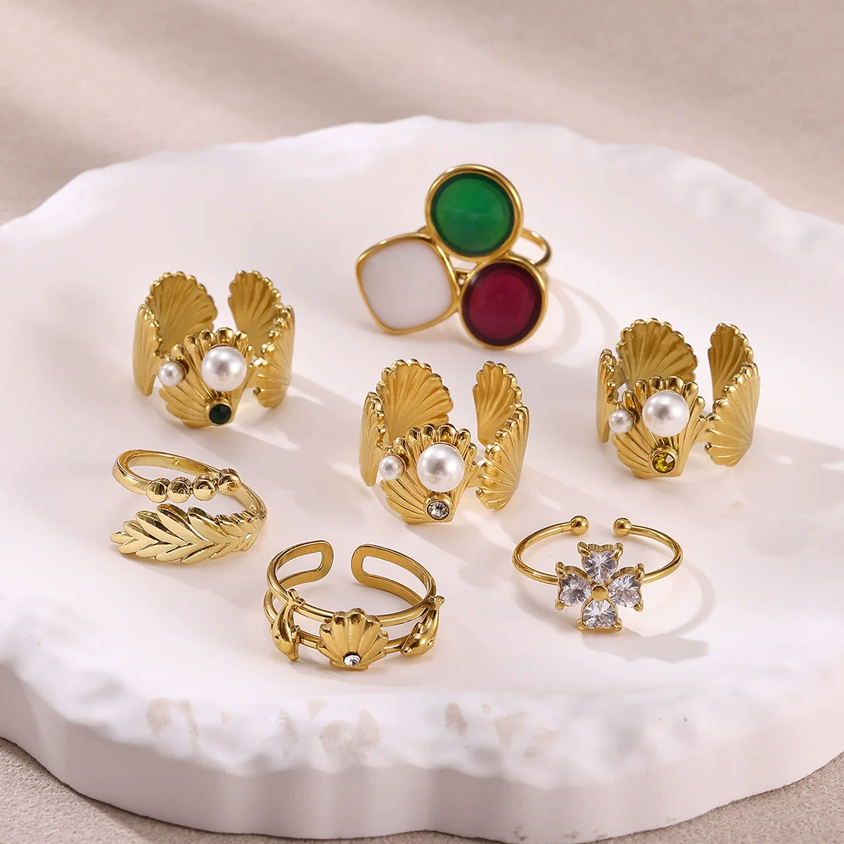 Wholesale Women's Light Luxury Geometric Goldinlaid Ring With Shell Imitation Pearl Fourleaf Clover Heart And Fruit Shapes - Image 2