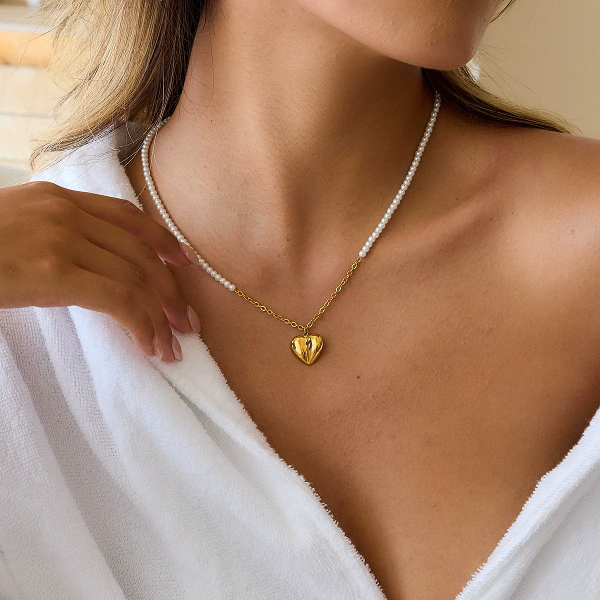 Wholesale Women's Light Luxury Geometric Heart Pendant Stainless Steel Electroplated Necklace - Image 3