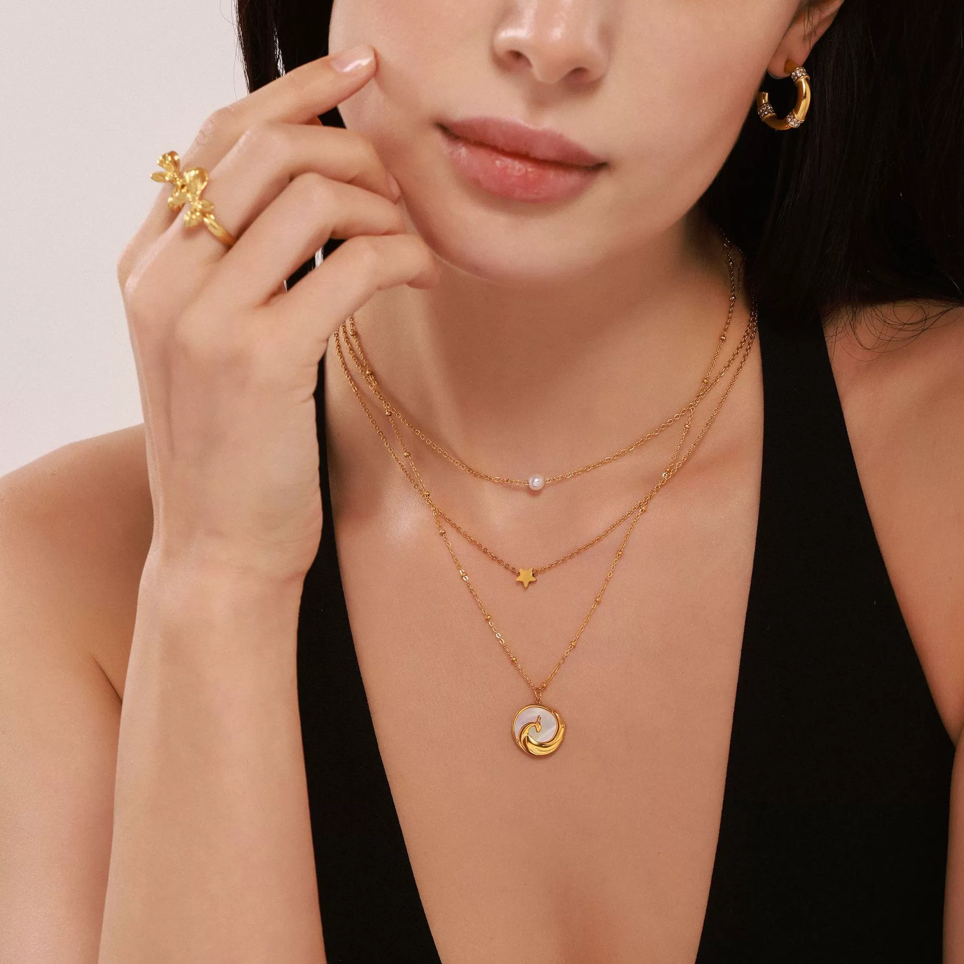Wholesale Women's Light Luxury Geometric Pattern Ferris Wheel Embossed Phoenix Stainless Steel Goldplated White Sea Shell Round Pendant Clavicle Necklace - Image 2