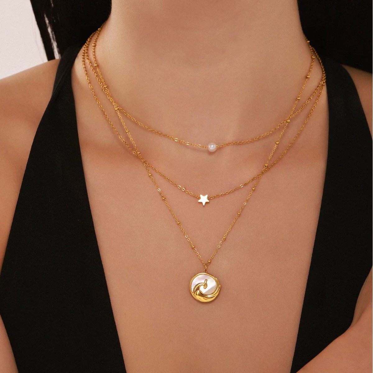 Wholesale Women's Light Luxury Geometric Pattern Ferris Wheel Embossed Phoenix Stainless Steel Goldplated White Sea Shell Round Pendant Clavicle Necklace - Image 3
