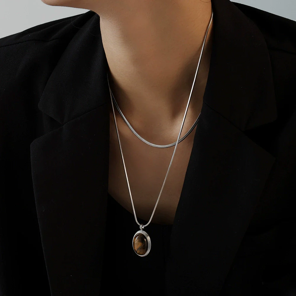 Wholesale Women's Light Luxury Geometric Pattern Oval Tiger Eye Stone Stainless Steel Electroplated Pendant Necklace For Autumn And Winter - Image 4