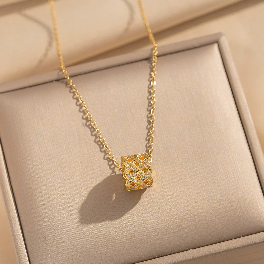 Wholesale Women's Light Luxury Geometric Rhombus Pattern Gold Plated Copper Zircon Inlaid Clavicle Necklace - Image 2