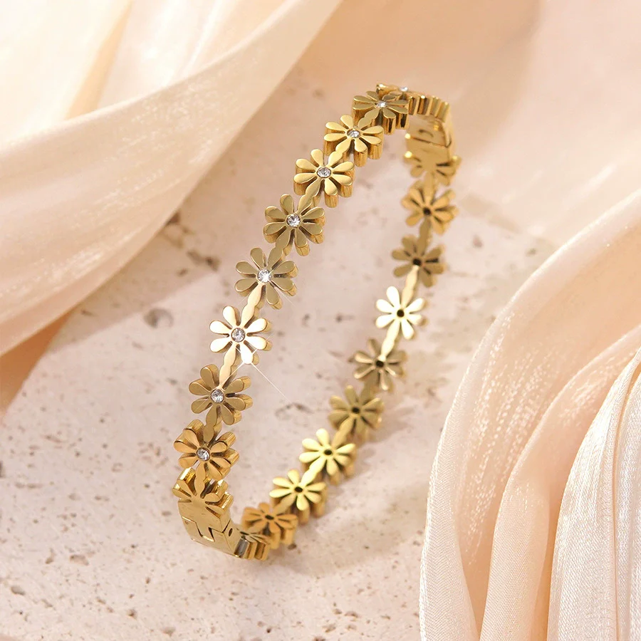 Wholesale Women's Light Luxury Geometric Stainless Steel And Titanium Steel 18K Gold Plated Electroplated Bracelet - Image 2