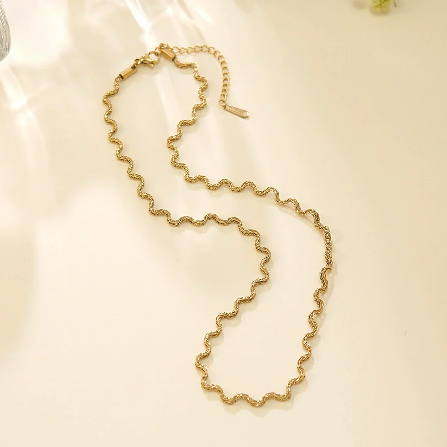 Wholesale Women's Light Luxury Geometric Stainless Steel Electroplated Bracelet And Necklace Set - Image 6
