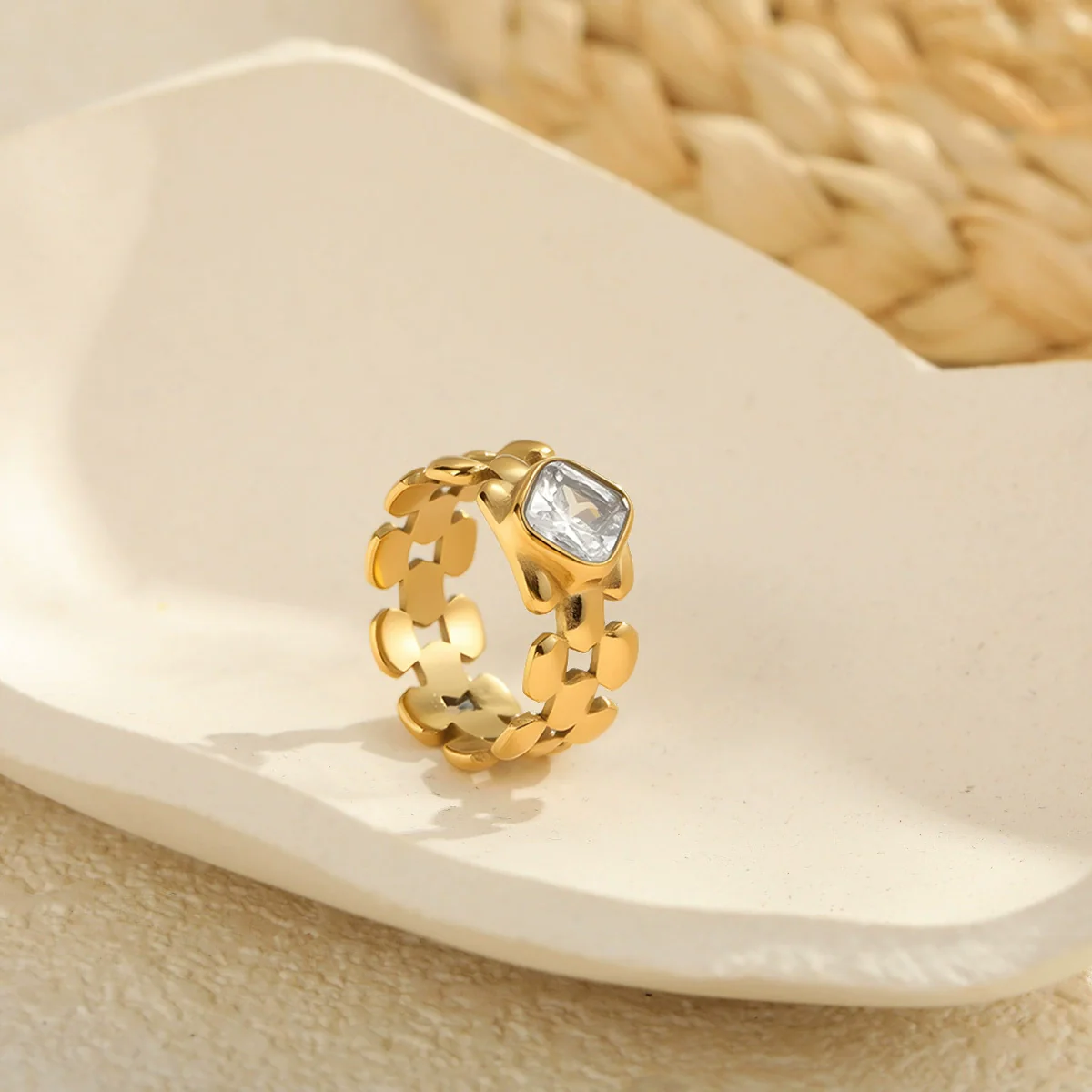 Wholesale Women's Light Luxury Geometric Stainless Steel Electroplated Heart Ring With Zircon Encrusted - Image 4