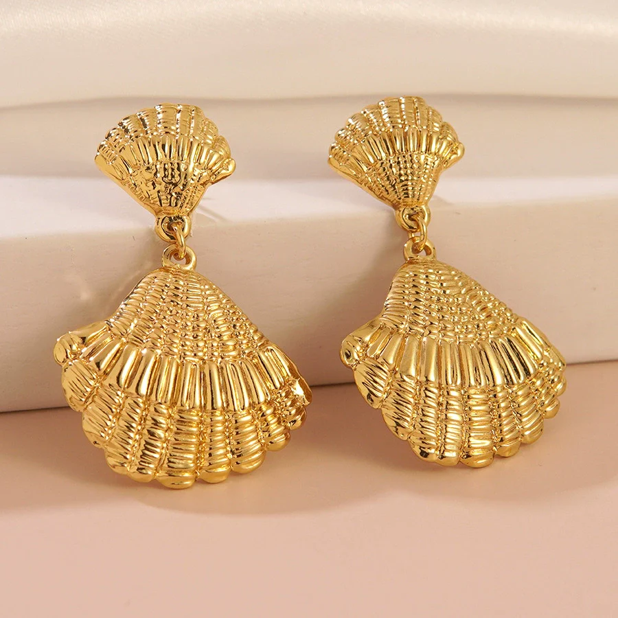 Wholesale Women's Light Luxury Geometric Stainless Steel Goldplated Shell Earrings - Image 2
