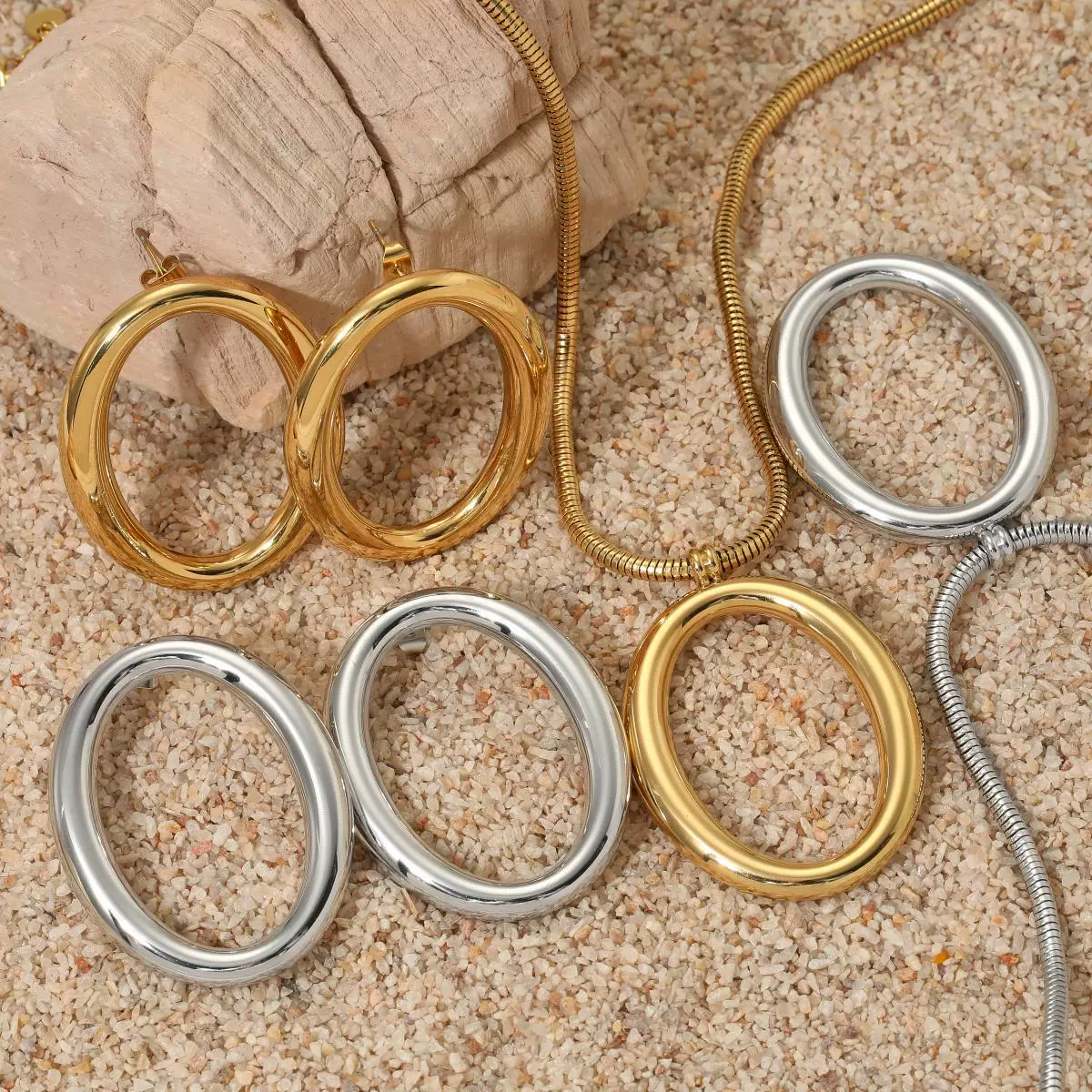 Wholesale Women's Light Luxury Geometric Stainless Steel Pvd Furnace Vacuum Real Gold Plated Pendant Necklace - Image 2