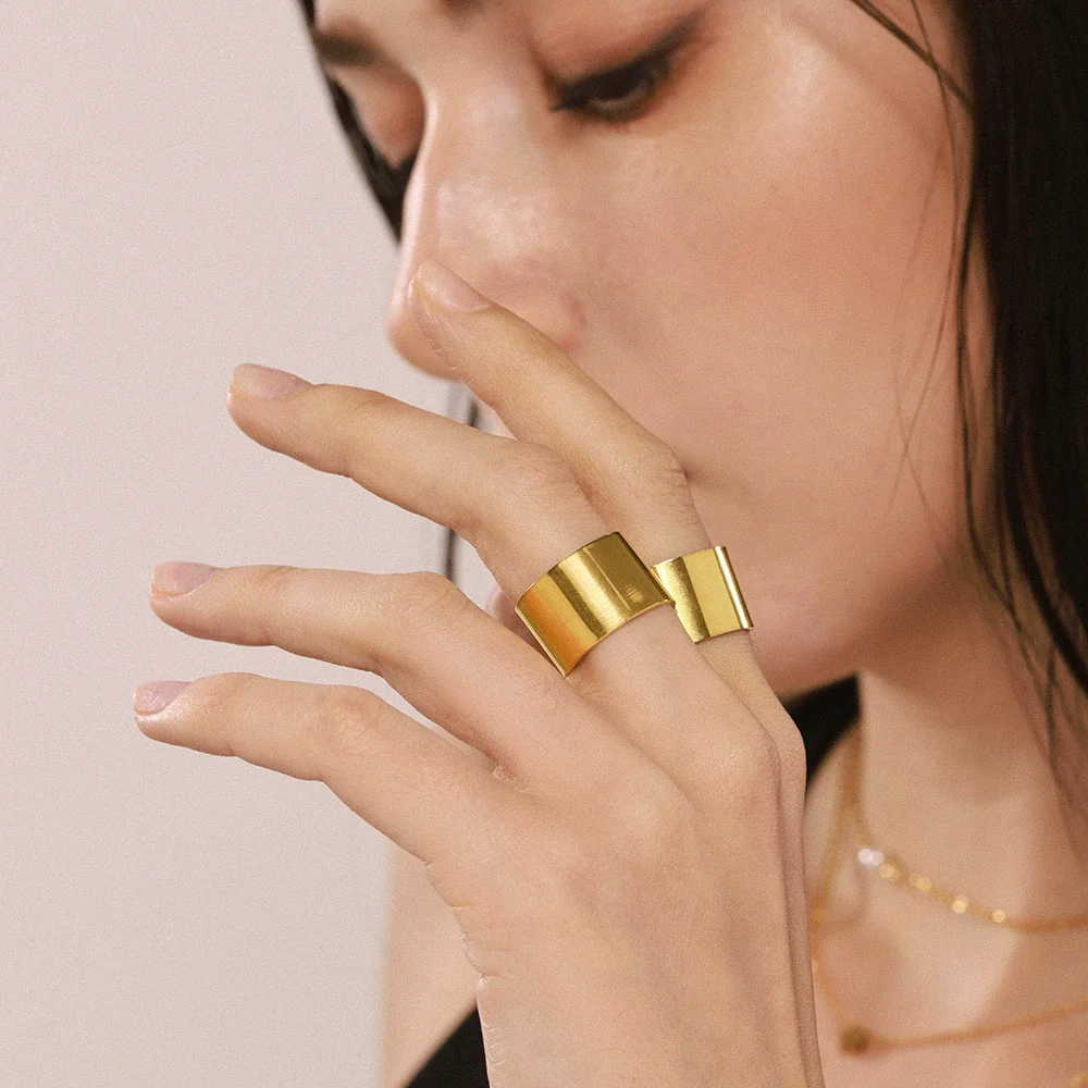 Wholesale Women's Light Luxury Geometric Stainless Steel Pvd Plated 18K Real Gold Ferris Wheel Wide Version Glossy Open Ring - Image 3