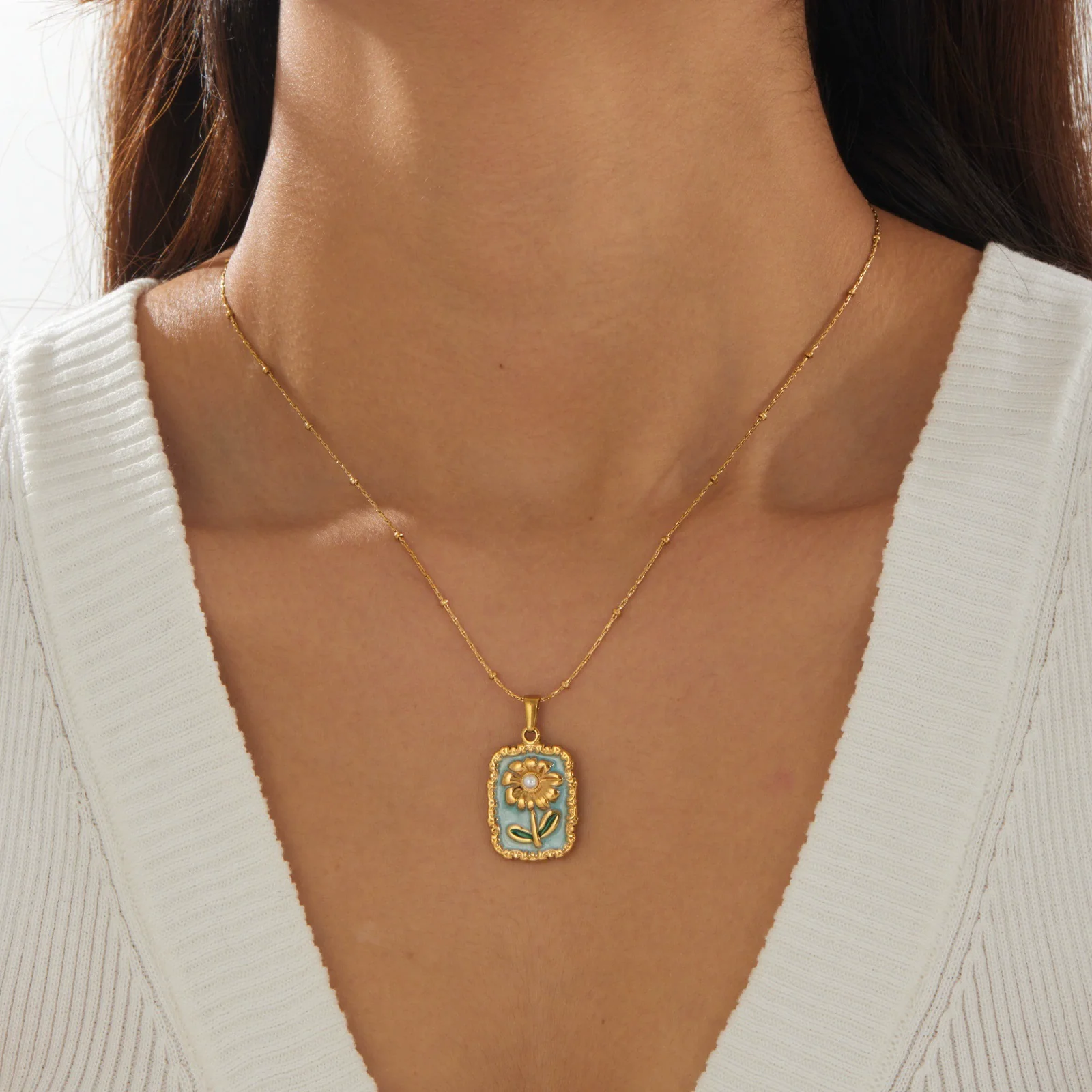 Wholesale Women's Light Luxury Goldplated Stainless Steel Flower Pattern Bamboo Chain Necklace - Image 2
