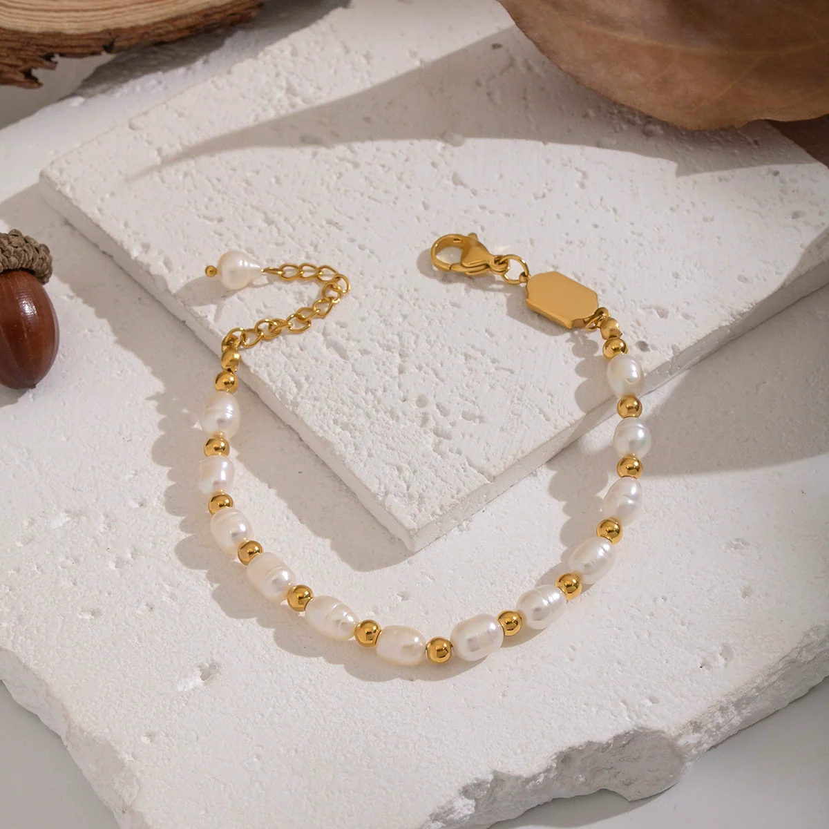 Wholesale Women's Light Luxury Minimalist Geometric Freshwater Pearl Stainless Steel Real Gold Plated Bracelet - Image 2