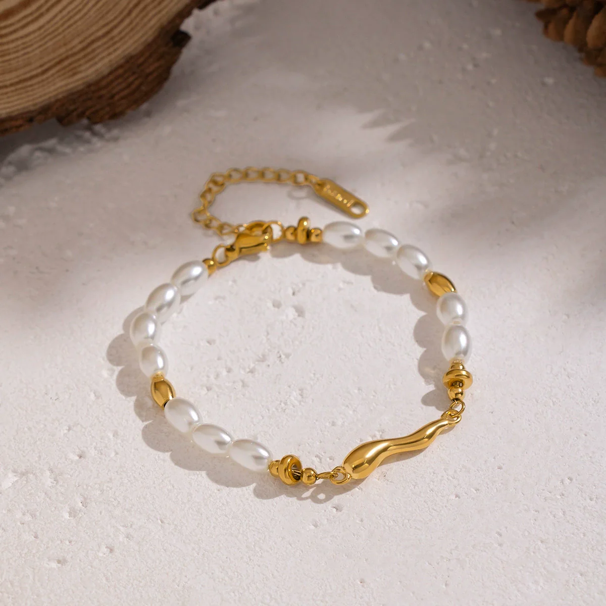 Wholesale Women's Light Luxury Minimalist Real Gold Plated Stainless Steel Irregular Geometric Pearl Shell Beads Beaded Bracelet Hand Jewelry