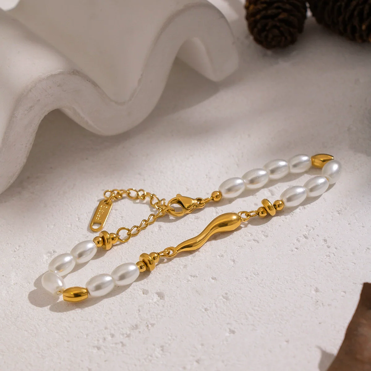 Wholesale Women's Light Luxury Minimalist Real Gold Plated Stainless Steel Irregular Geometric Pearl Shell Beads Beaded Bracelet Hand Jewelry - Image 4