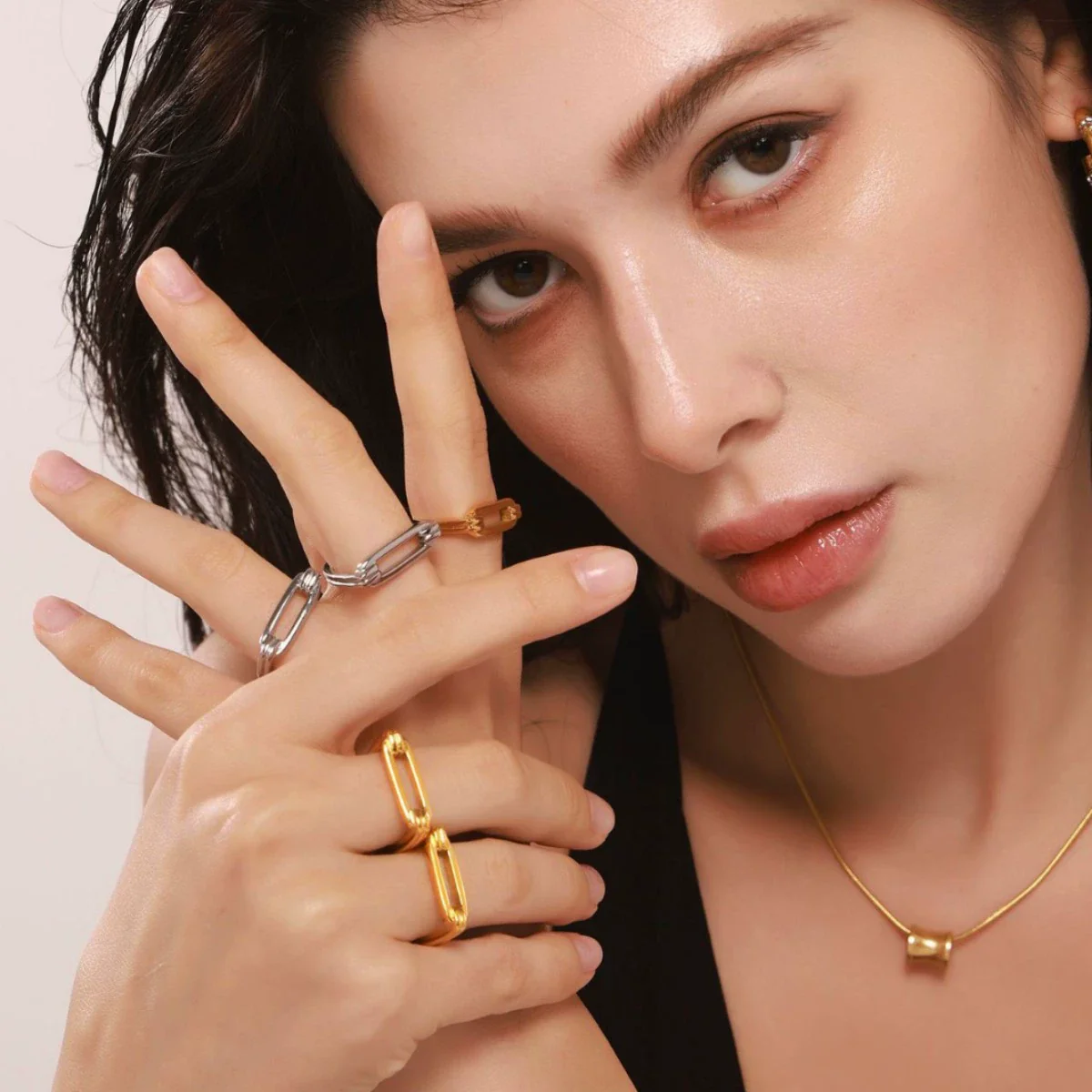 Wholesale Women's Light Luxury Rectangular Geometric Hollow Stainless Steel 18K Gold Pvd Plated Finger Ring - Image 2