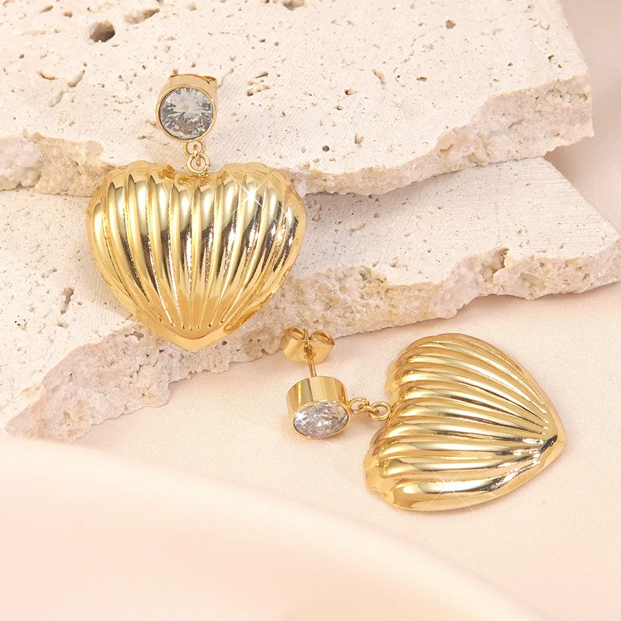 Wholesale Women's Light Luxury Retro Heartshaped Stainless Steel Electroplated Earrings - Image 3