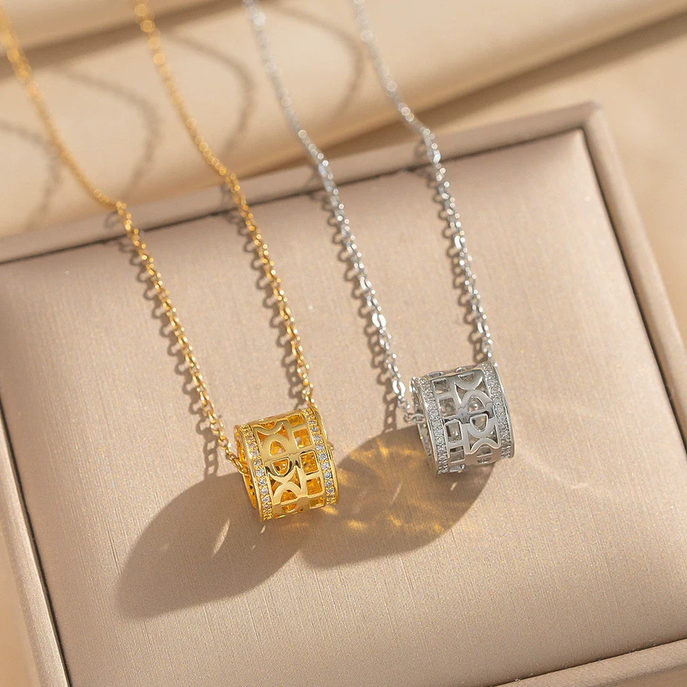Wholesale Women's Light Luxury Small Waist Pig Nose Necklace With Zircon Inlay 18K Gold Plated Copper O Word Chain