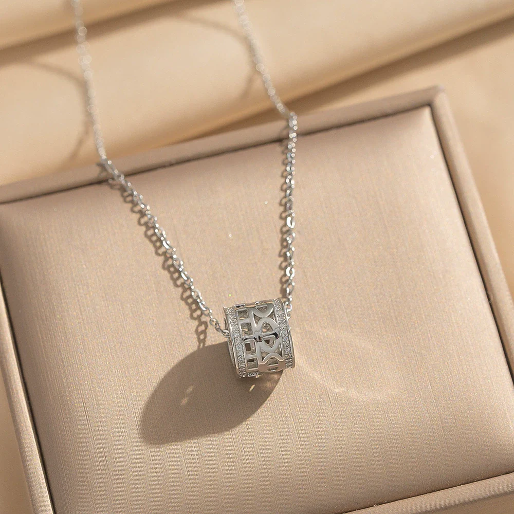 Wholesale Women's Light Luxury Small Waist Pig Nose Necklace With Zircon Inlay 18K Gold Plated Copper O Word Chain - Image 3