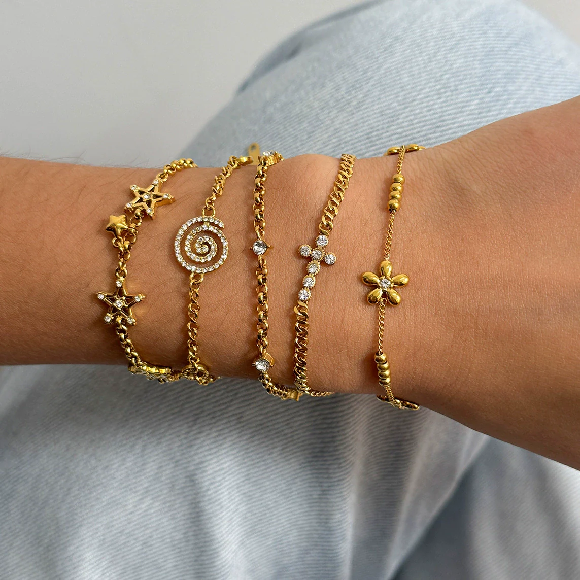 Wholesale Women's Light Luxury Stainless Steel Electroplated Bracelet With Star And Flower Patterns - Image 2