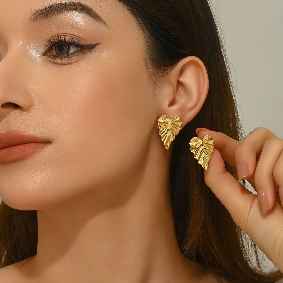 Wholesale Women's Light Luxury Stainless Steel Flower Stamped Earrings - Image 2