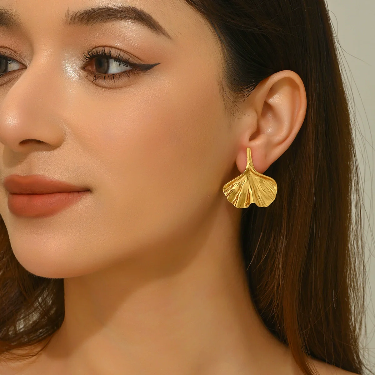 Wholesale Women's Light Luxury Stamped Stainless Steel Leaf Earrings - Image 2