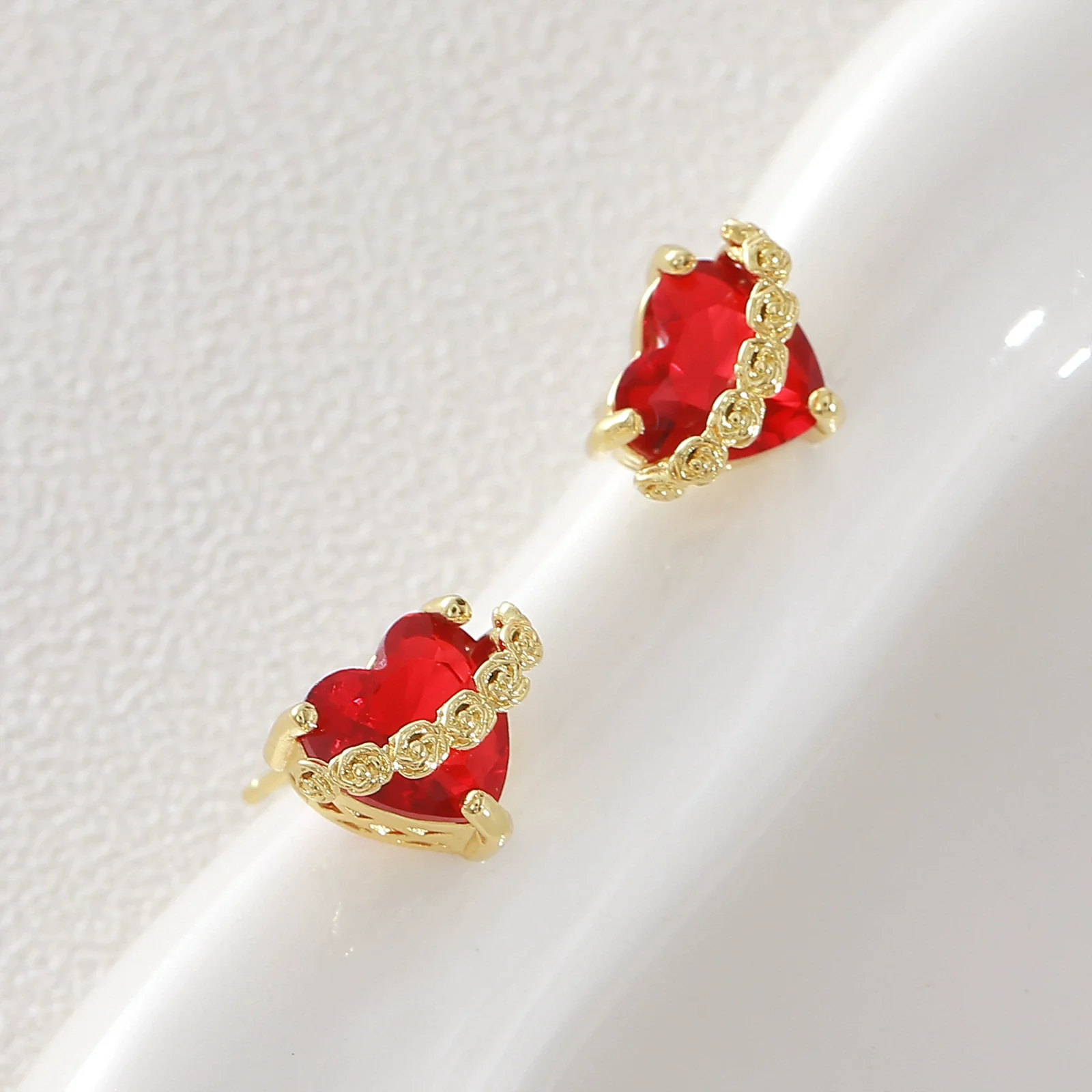 Wholesale Women's Light Luxury Style 18K Goldplated Copper Red Heartshaped Zircon Stud Earrings Jewelry Accessories - Image 2
