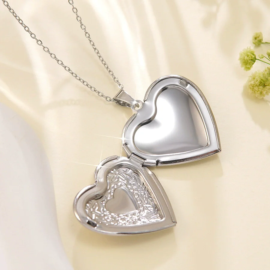 Wholesale Women's Light Luxury Style Electroplated Stainless Steel Heartshaped Photo Frame Pendant Necklace - Image 4