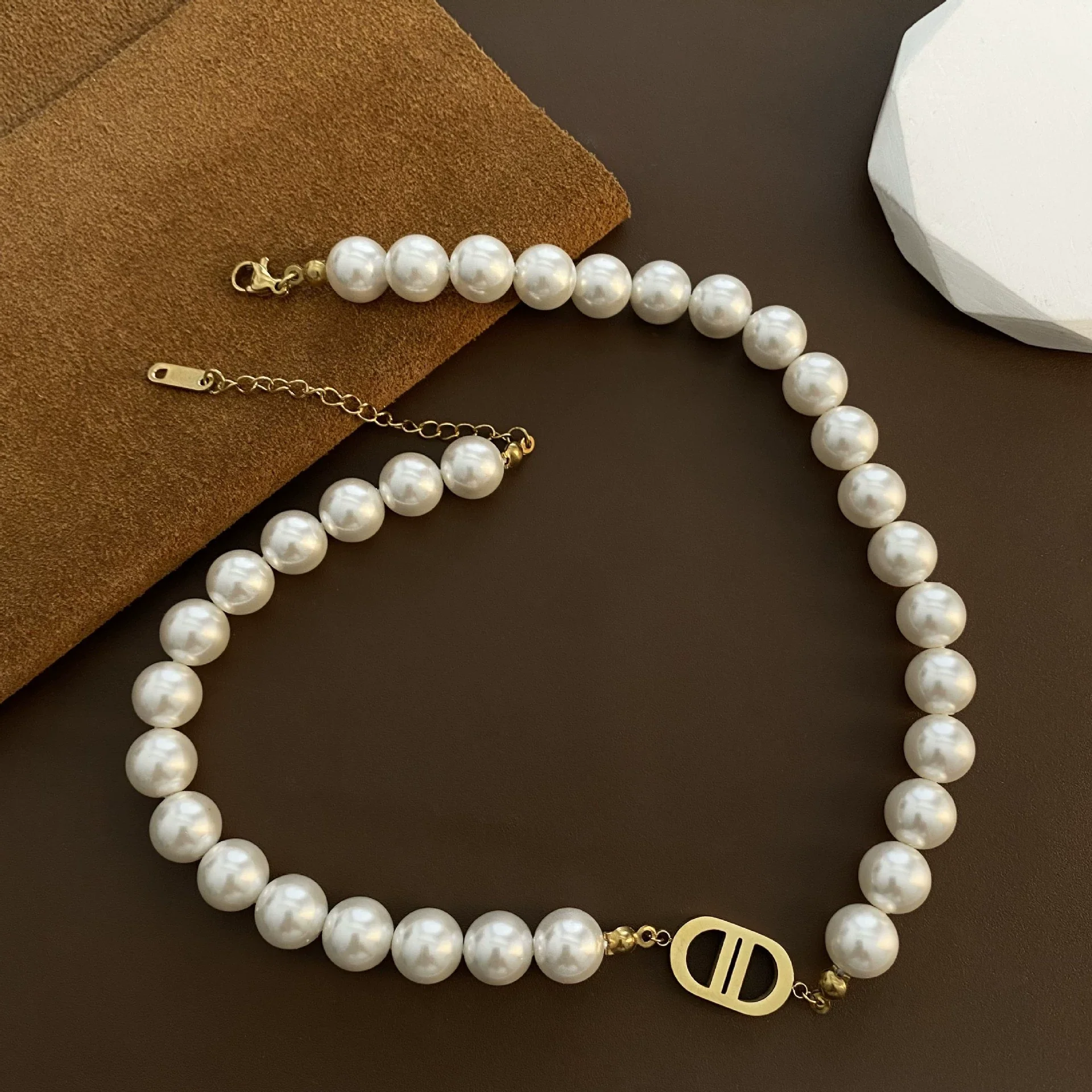 Wholesale Women's Light Luxury Titanium Steel Geometric Pattern Polished Clavicle Chain With Natural Shell Beads Pendant Jewelry