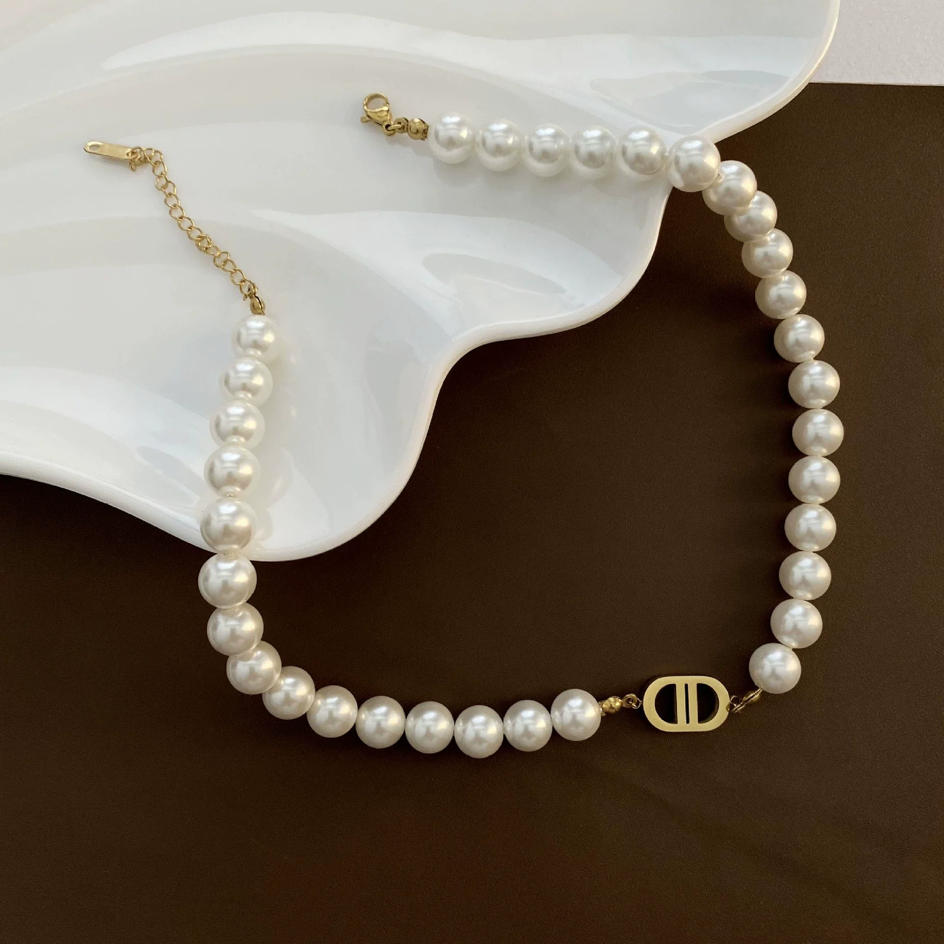 Wholesale Women's Light Luxury Titanium Steel Geometric Pattern Polished Clavicle Chain With Natural Shell Beads Pendant Jewelry - Image 3