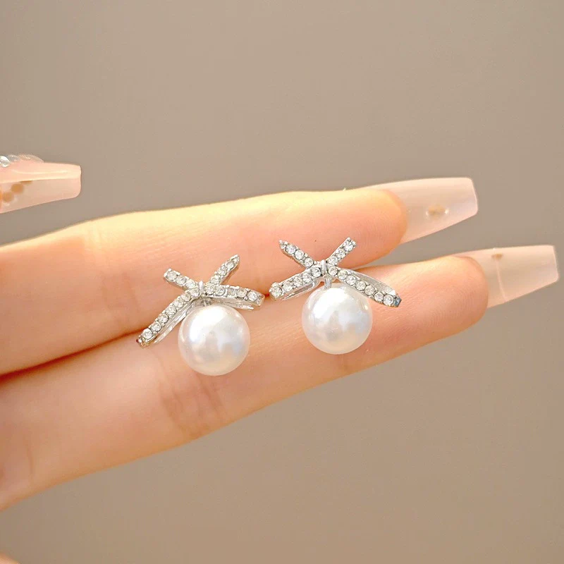 Wholesale Women's Light Luxury Zinc Alloy Rhinestone Bow Pearl Earrings With Electroplating - Image 3