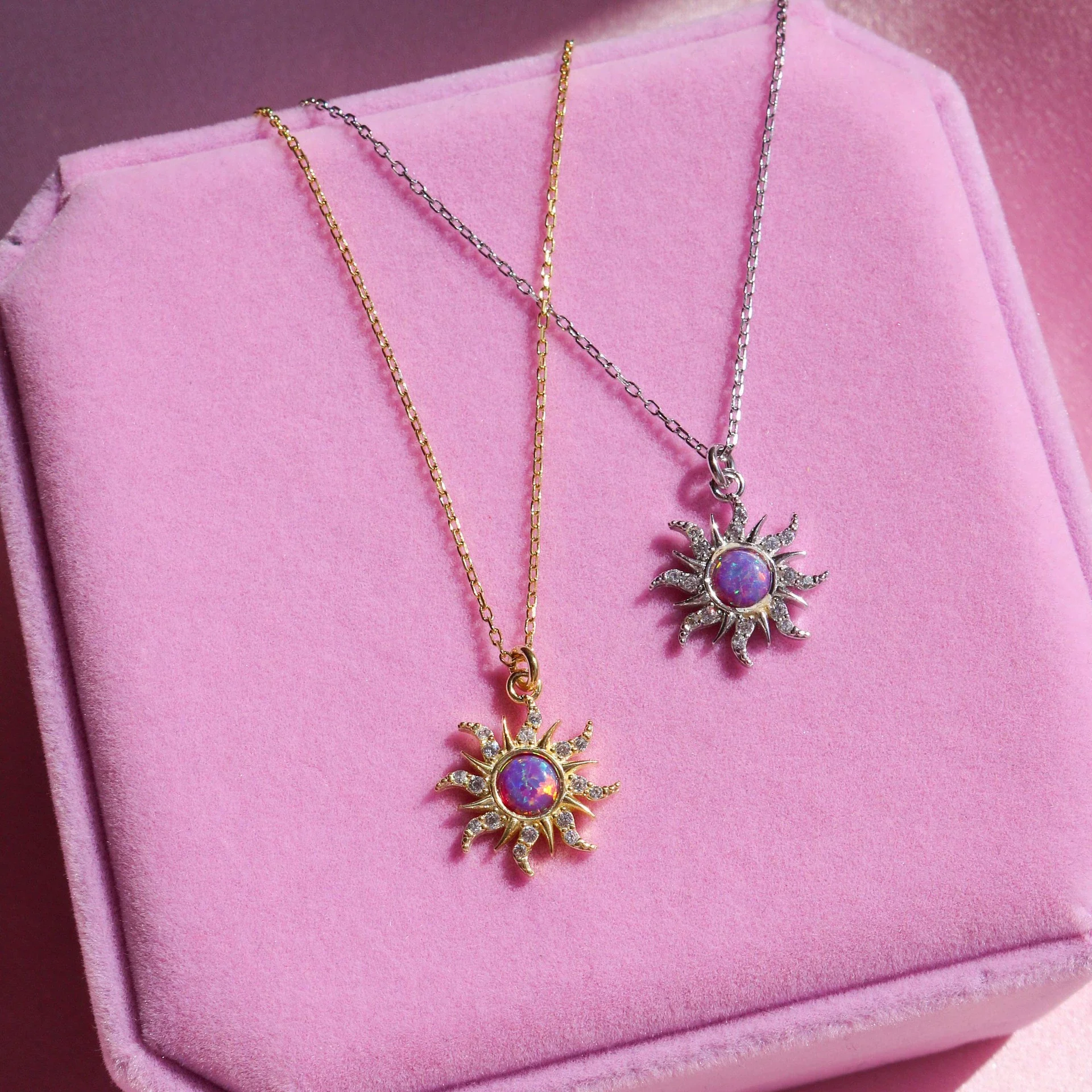 Wholesale Women's Literature And Art Style Copper Necklace With Geometric Zircon Pendant And Diamond Treatment - Image 3