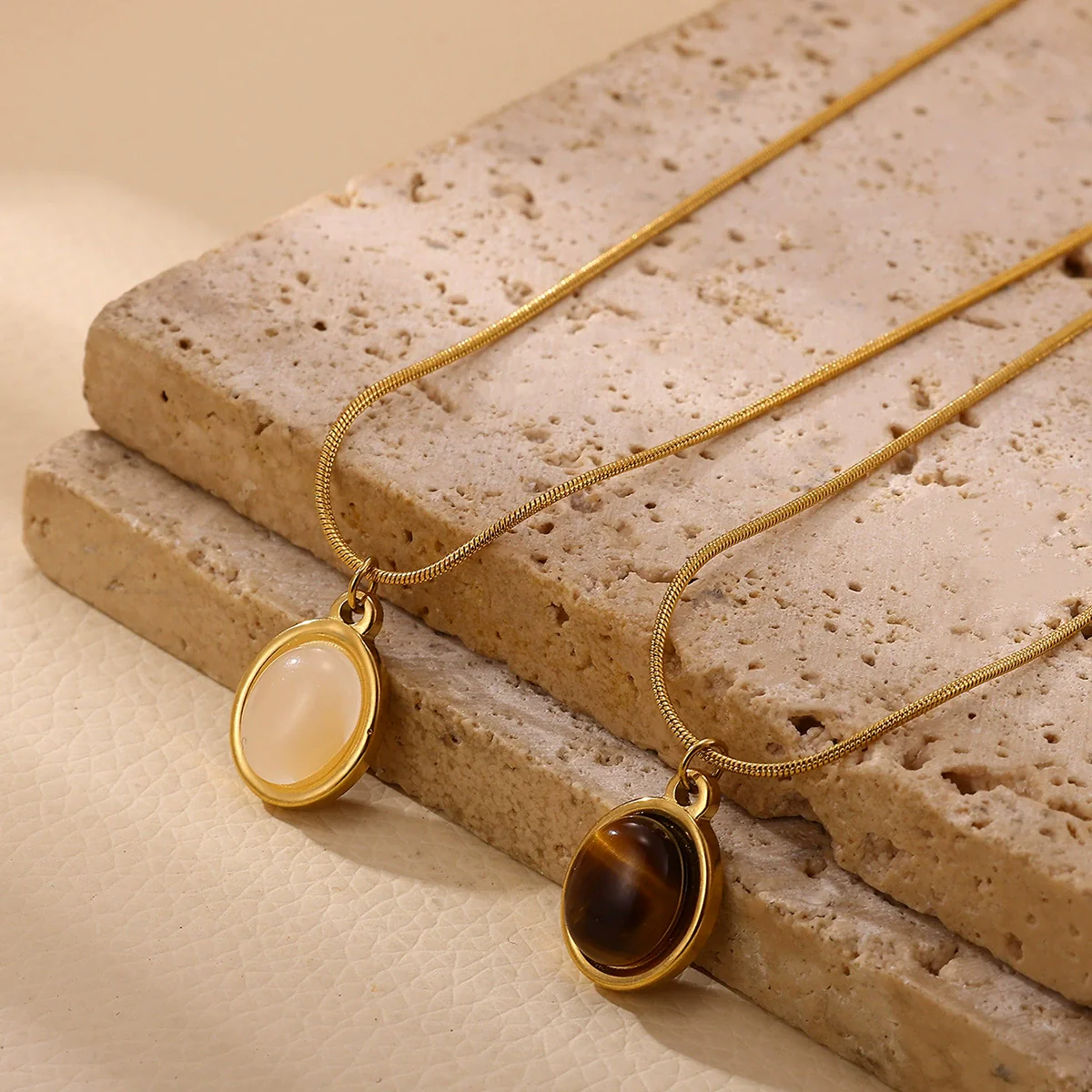 Wholesale Women's Medieval Style Gold Plated Geometric Oval Tiger Eye Pendant Necklace With Rope Chain - Image 2