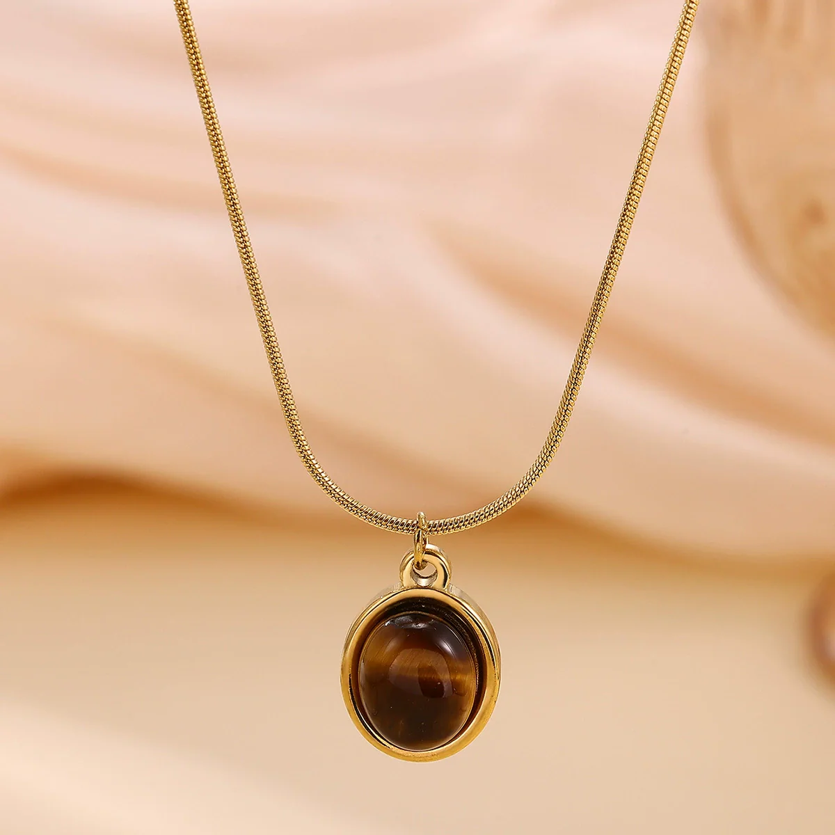 Wholesale Women's Medieval Style Gold Plated Geometric Oval Tiger Eye Pendant Necklace With Rope Chain - Image 3