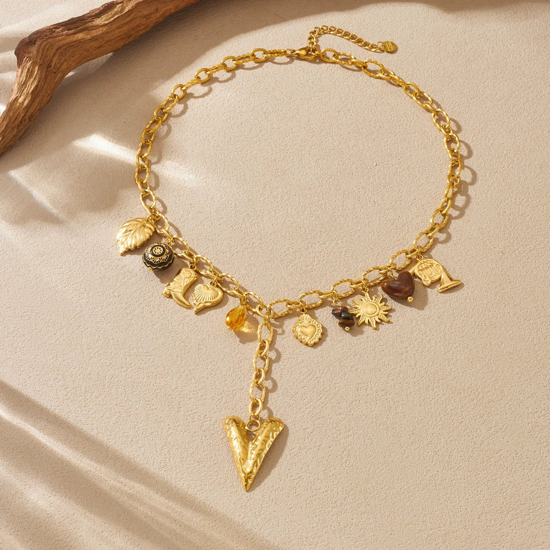 Wholesale Women's Medieval Style Heart Shape Goldplated Stainless Steel Oshaped Chain Pendant Necklace - Image 3